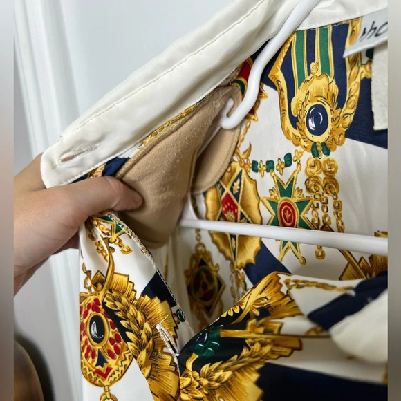 That’s Me! - Vintage Versace Inspired Button Down Top - Chains and bows - Picture 3 of 7